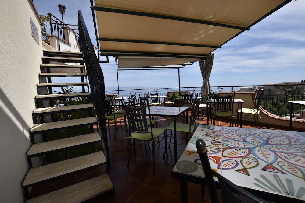 Hotel Condor — Restaurant & bars in Taormina, Sicily