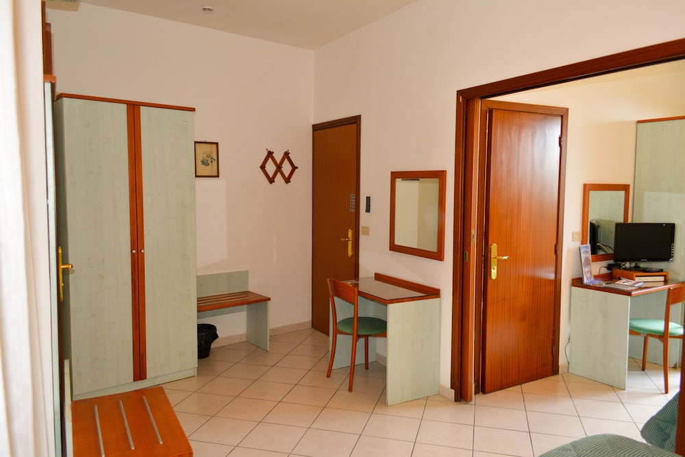 Hotel Condor — Hotel rooms in Taormina, Sicily