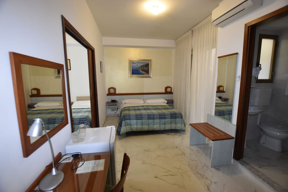 Hotel Condor — Hotel rooms in Taormina, Sicily