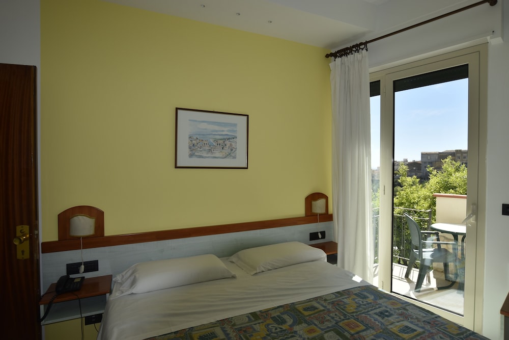 Hotel Condor — Hotel rooms in Taormina, Sicily