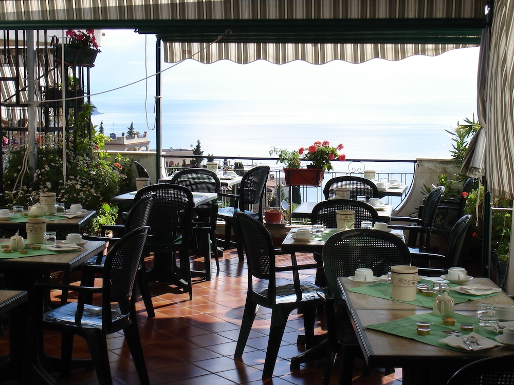 Hotel Condor — Restaurant & bars in Taormina, Sicily
