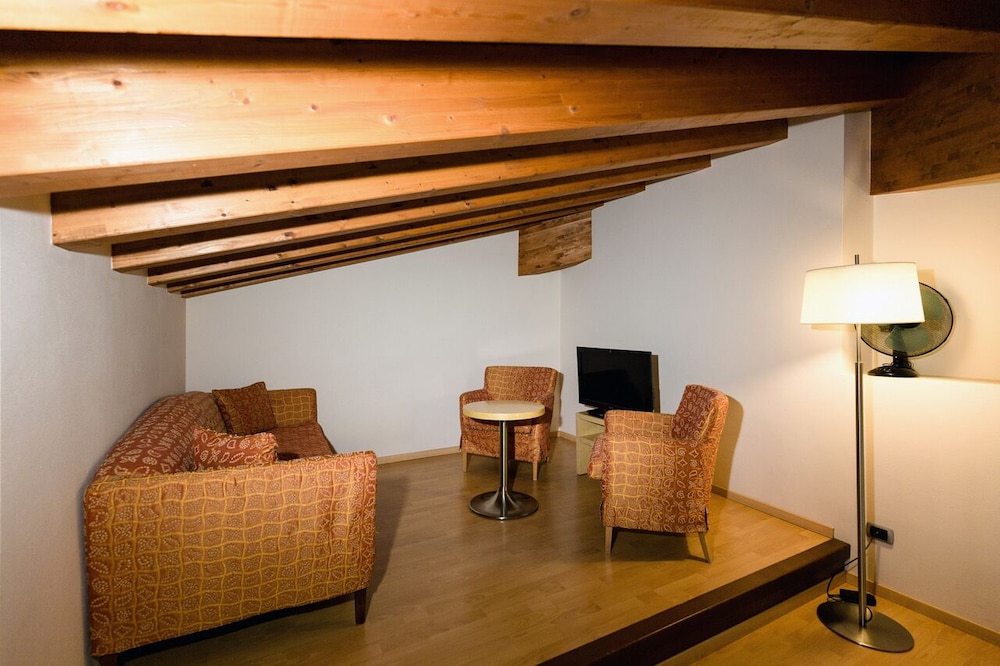 Hotel Continental Wellness & Spa — Hotel rooms in Sirmione, Lombardy