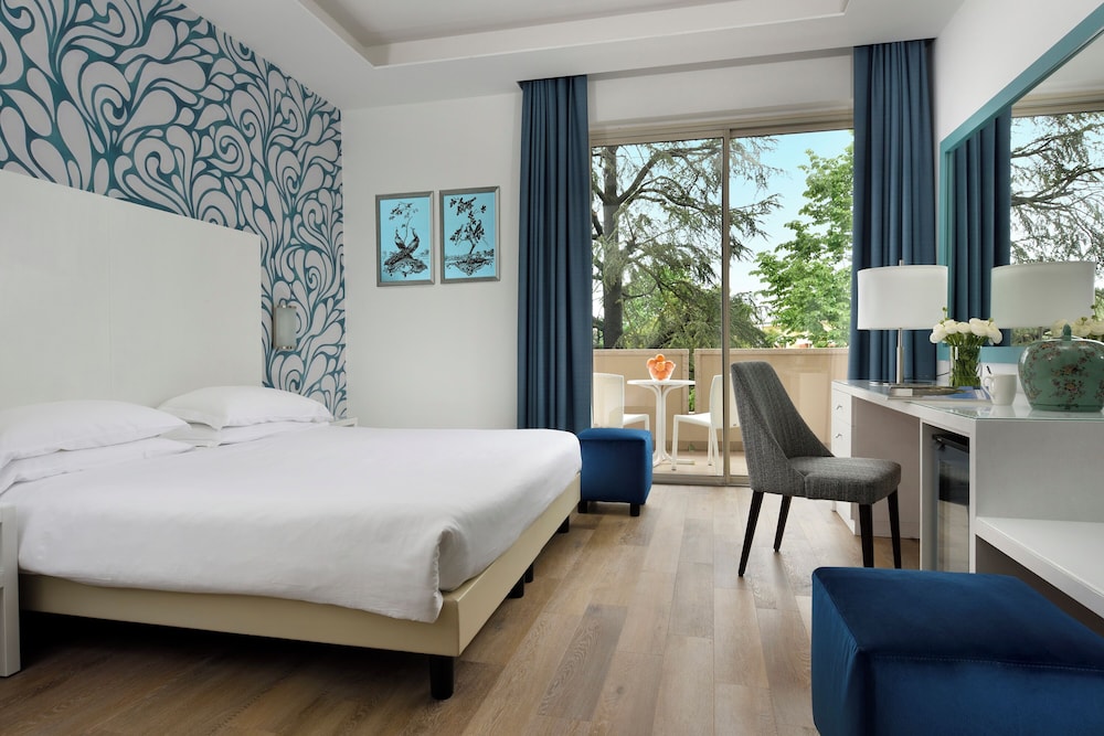 Hotel Continental Wellness & Spa — Hotel rooms in Sirmione, Lombardy