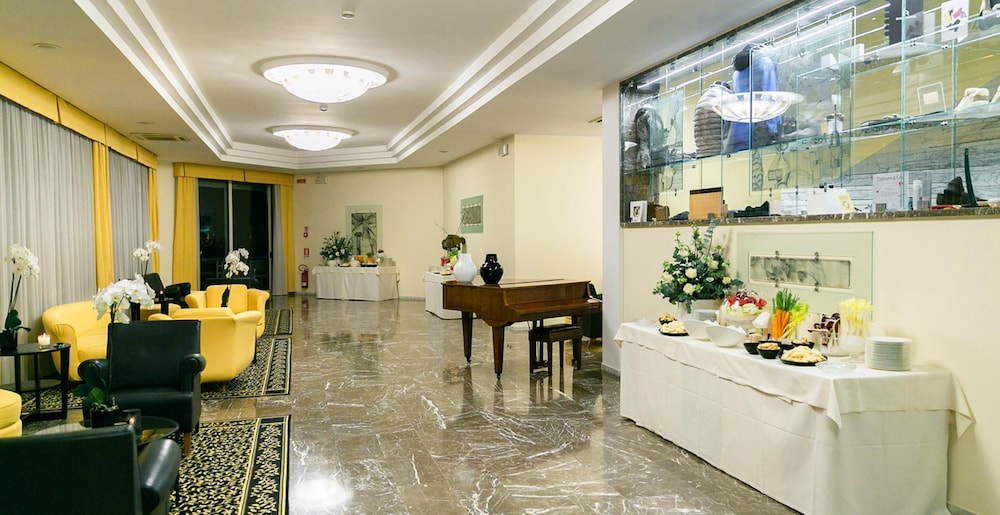 Hotel Continental Wellness & Spa — Hotel building in Sirmione, Lombardy
