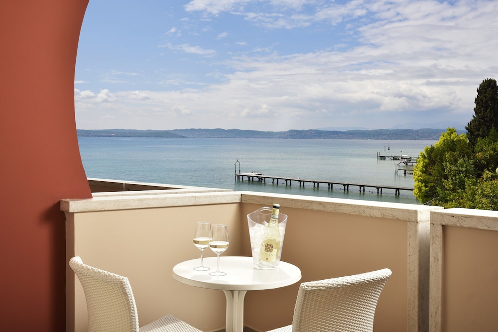 Hotel Continental Wellness & Spa — Hotel rooms in Sirmione, Lombardy