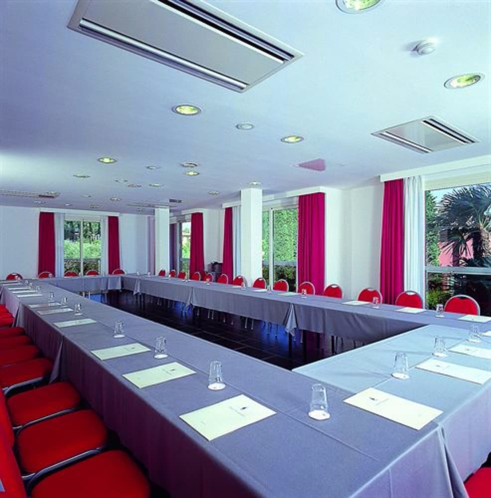 Hotel Continental Wellness & Spa — Hotel building in Sirmione, Lombardy