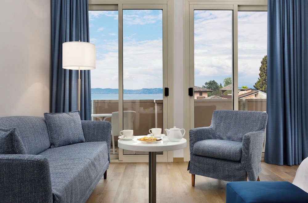 Hotel Continental Wellness & Spa — Hotel rooms in Sirmione, Lombardy