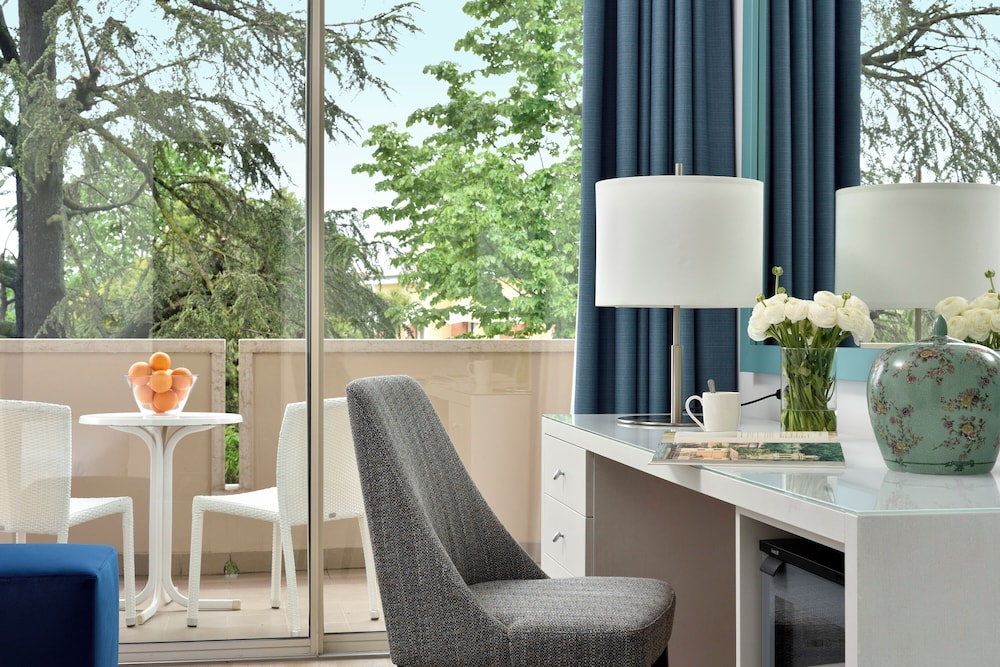 Hotel Continental Wellness & Spa — Hotel rooms in Sirmione, Lombardy