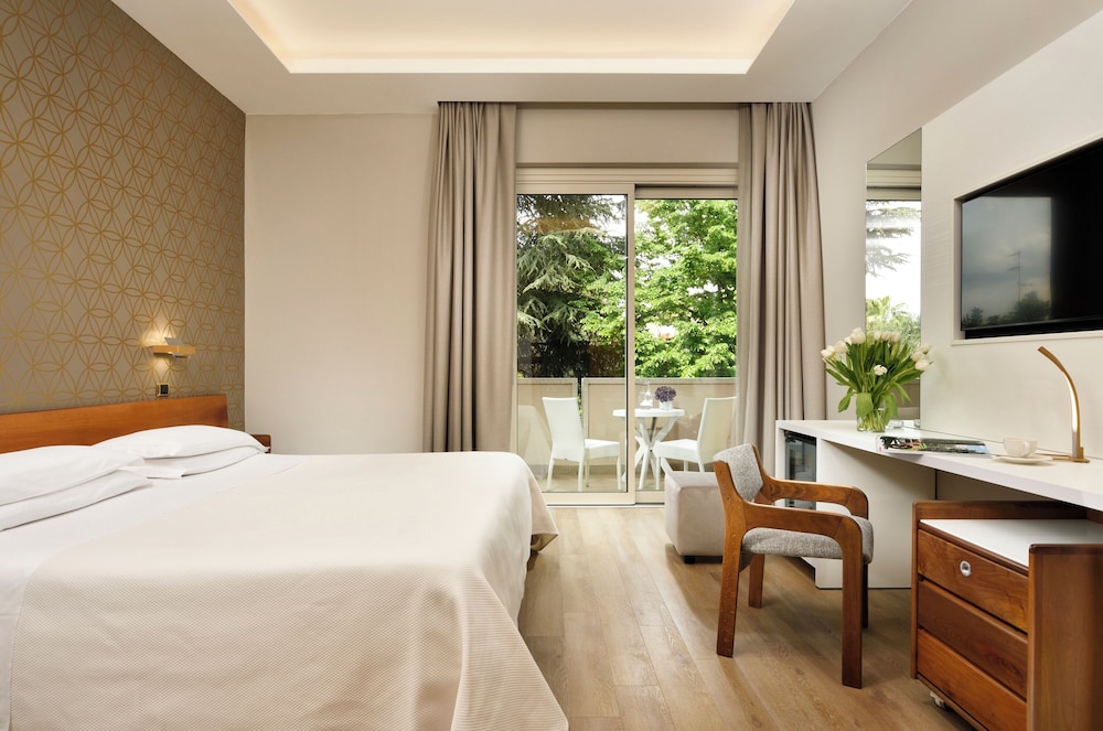 Hotel Continental Wellness & Spa — Hotel rooms in Sirmione, Lombardy