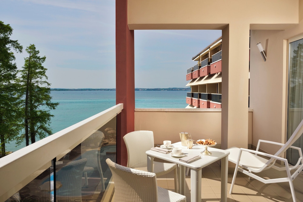 Hotel Continental Wellness & Spa — Hotel building in Sirmione, Lombardy