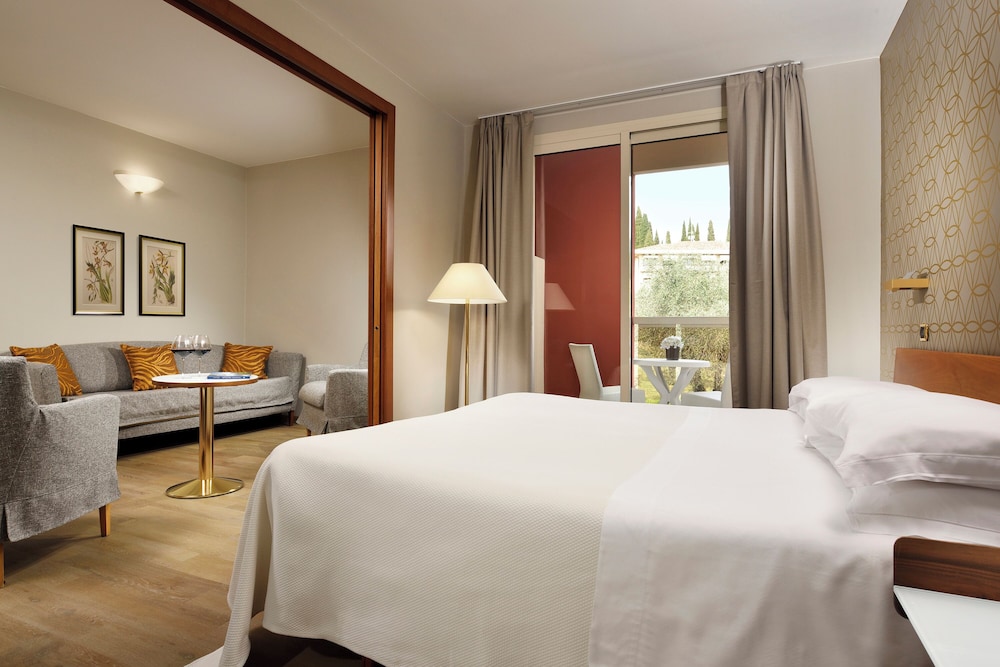 Hotel Continental Wellness & Spa — Hotel rooms in Sirmione, Lombardy
