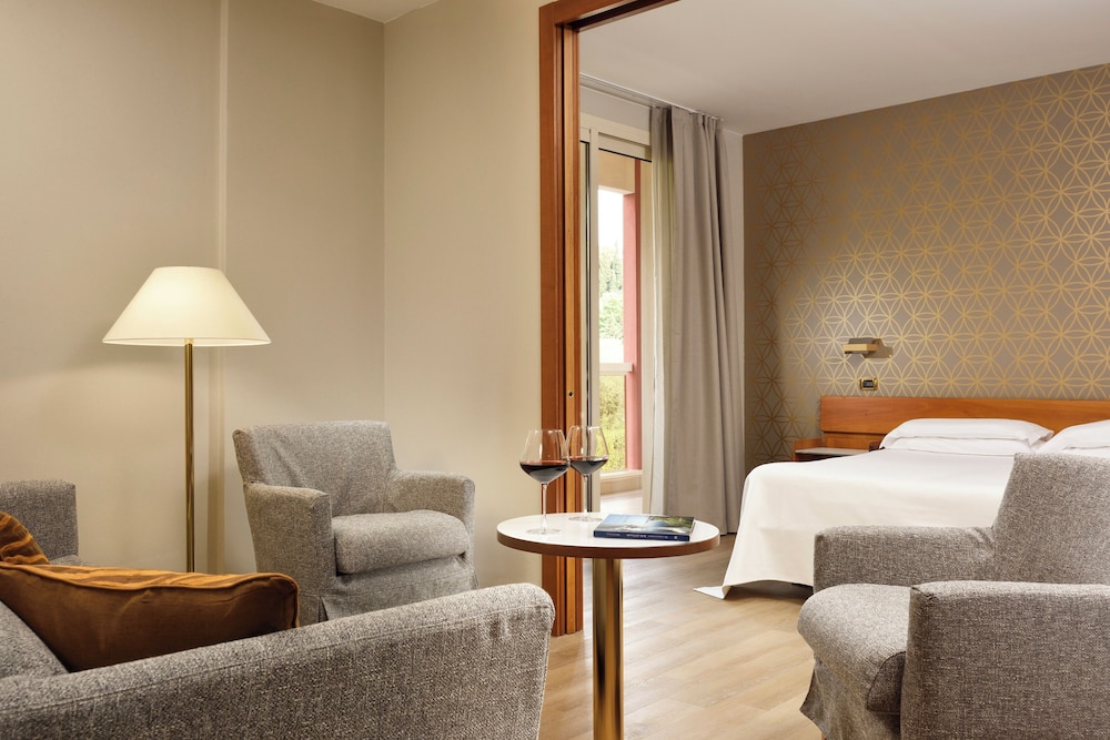 Hotel Continental Wellness & Spa — Hotel rooms in Sirmione, Lombardy