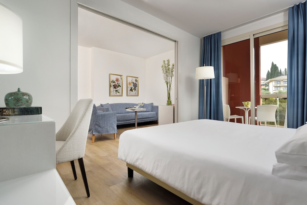 Hotel Continental Wellness & Spa — Hotel rooms in Sirmione, Lombardy