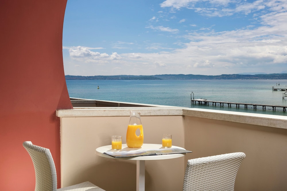 Hotel Continental Wellness & Spa — Hotel rooms in Sirmione, Lombardy