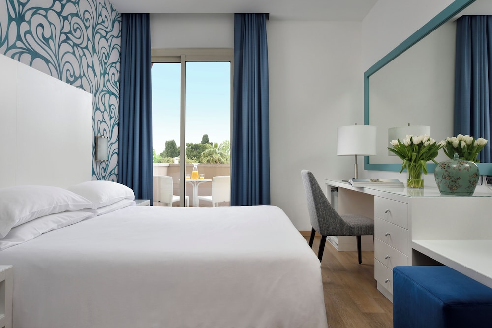 Hotel Continental Wellness & Spa — Hotel rooms in Sirmione, Lombardy