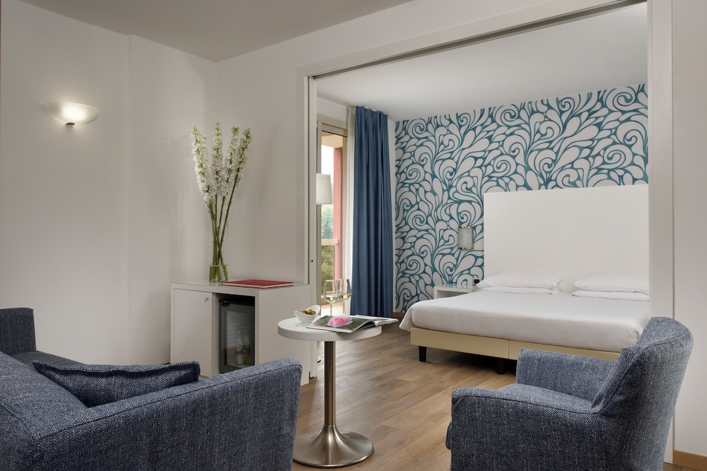 Hotel Continental Wellness & Spa — Hotel rooms in Sirmione, Lombardy