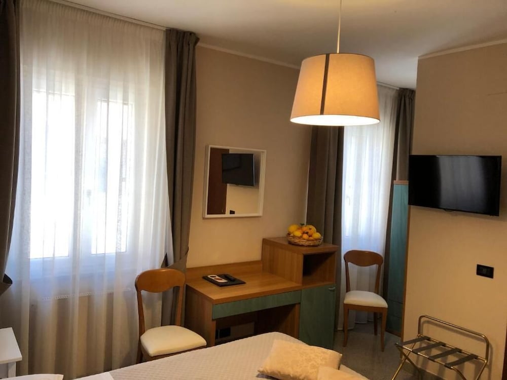 Hotel Di Stefano — Hotel rooms in Pisa, Tuscany