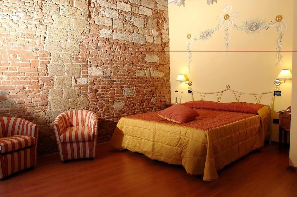 Hotel Di Stefano — Hotel rooms in Pisa, Tuscany