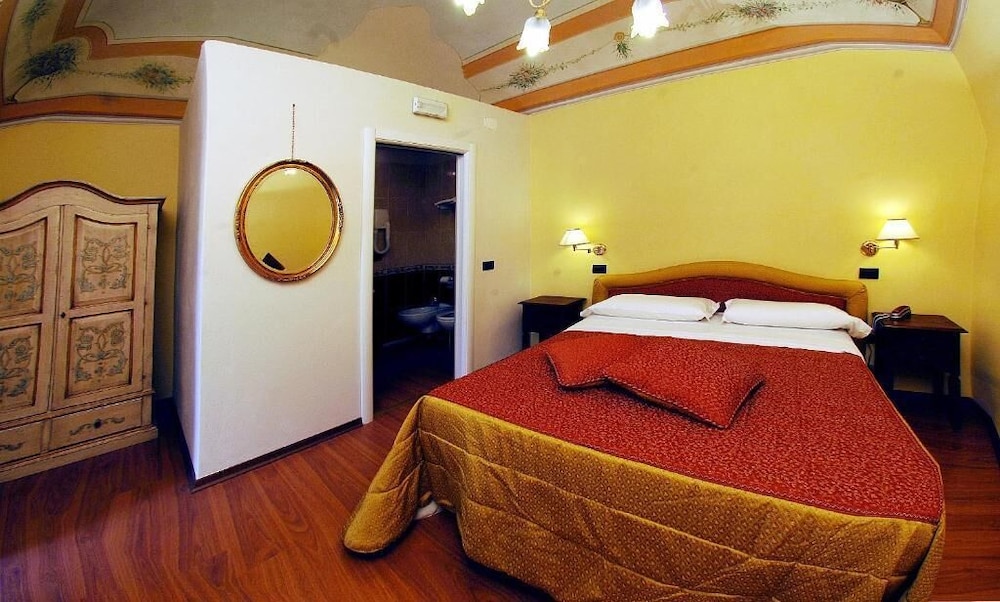 Hotel Di Stefano — Hotel rooms in Pisa, Tuscany