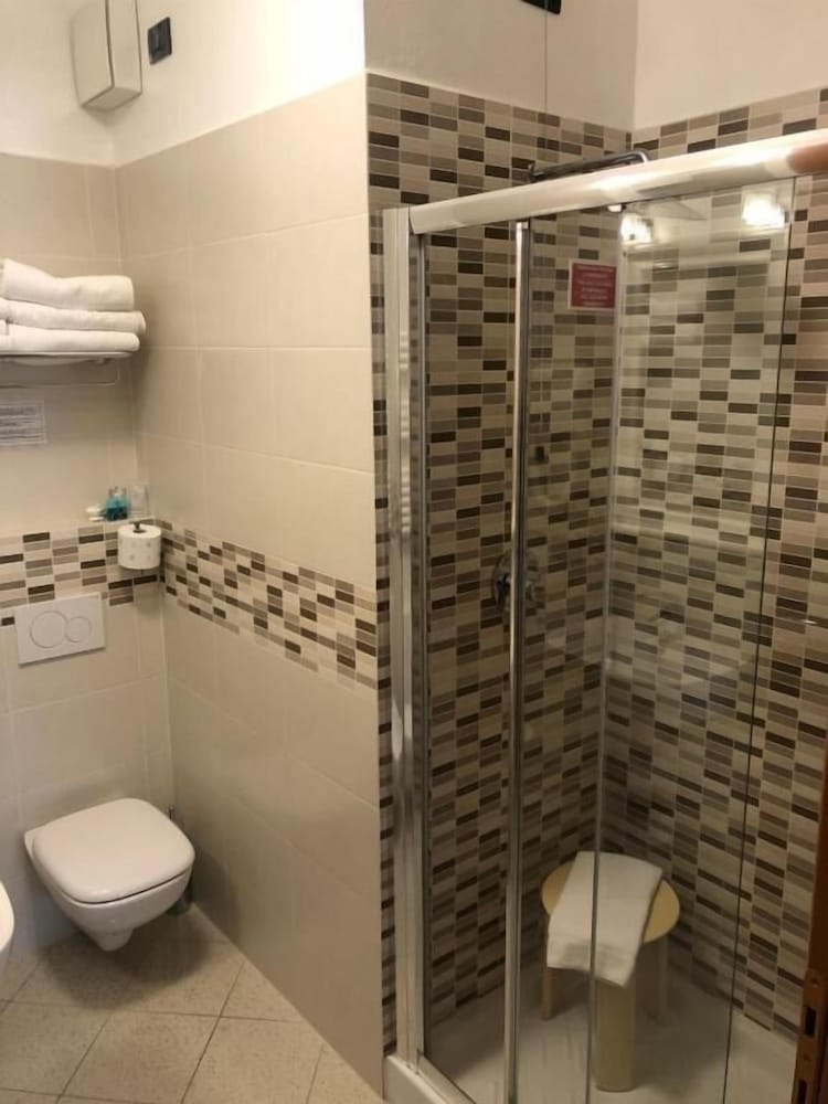 Hotel Di Stefano — Hotel rooms in Pisa, Tuscany