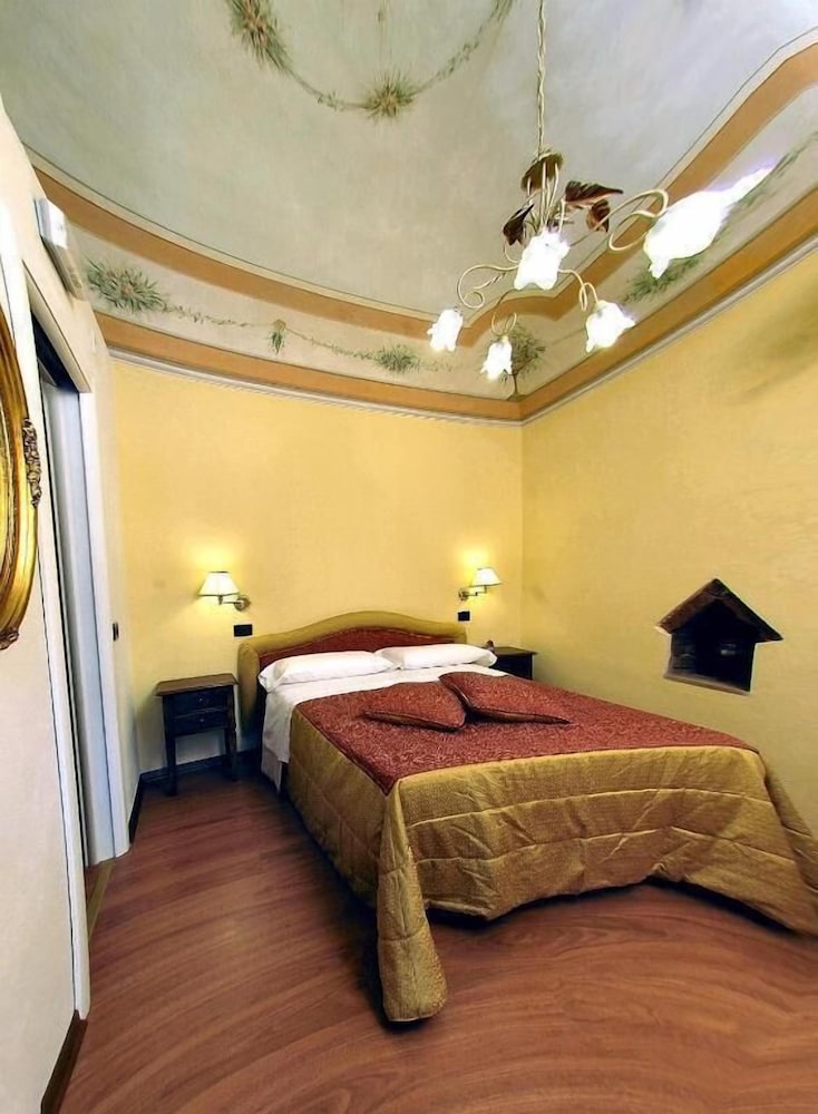 Hotel Di Stefano — Hotel rooms in Pisa, Tuscany