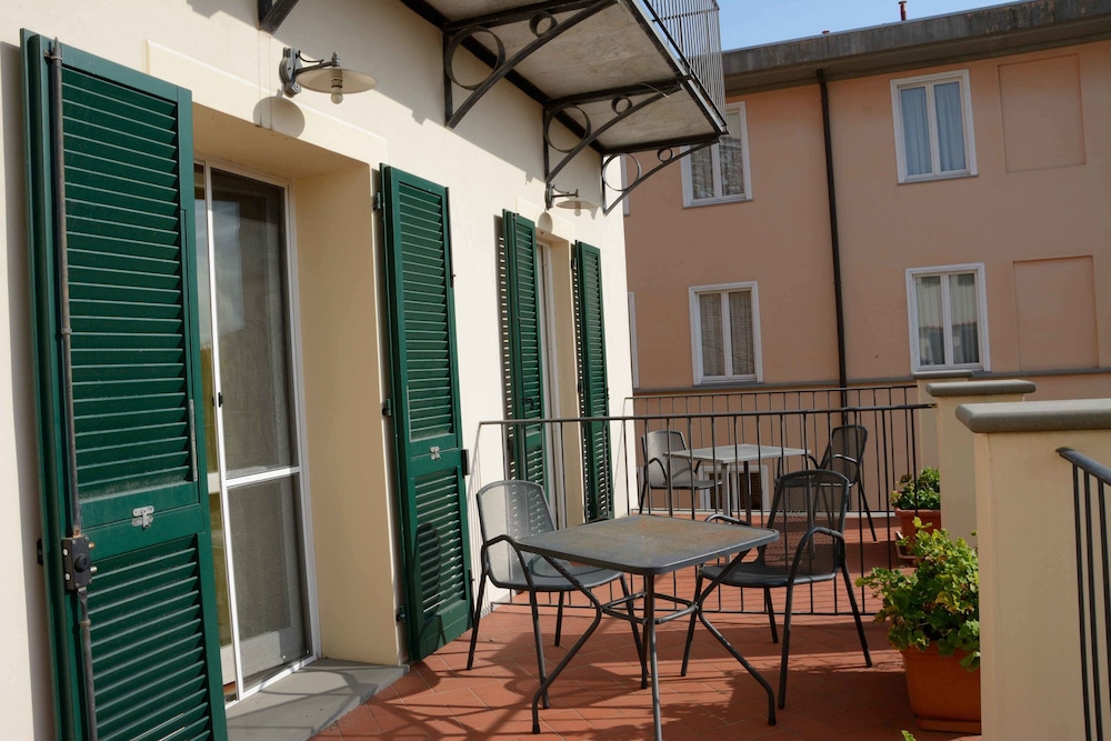 Hotel Di Stefano — Hotel building in Pisa, Tuscany