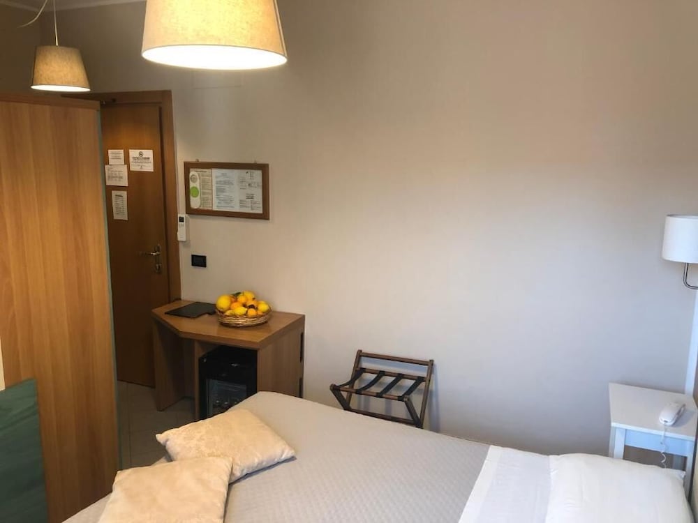 Hotel Di Stefano — Hotel rooms in Pisa, Tuscany