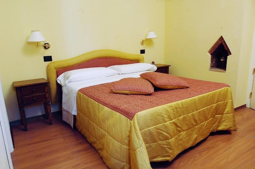 Hotel Di Stefano — Hotel rooms in Pisa, Tuscany