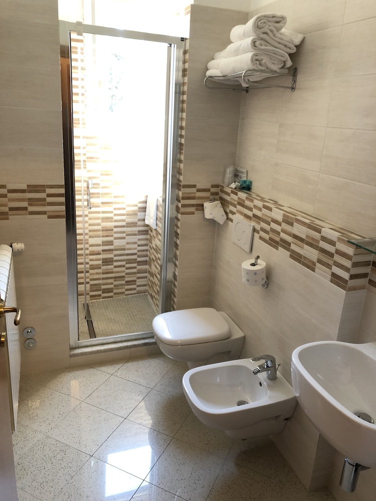 Hotel Di Stefano — Hotel rooms in Pisa, Tuscany