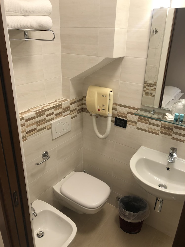 Hotel Di Stefano — Hotel rooms in Pisa, Tuscany