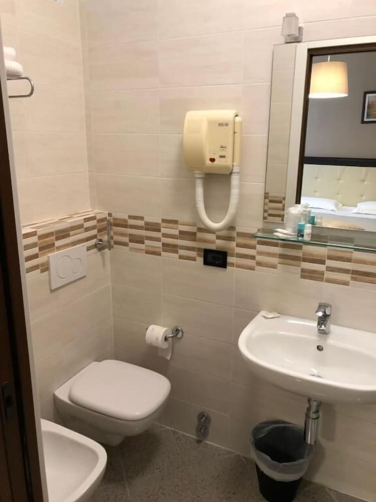 Hotel Di Stefano — Hotel rooms in Pisa, Tuscany