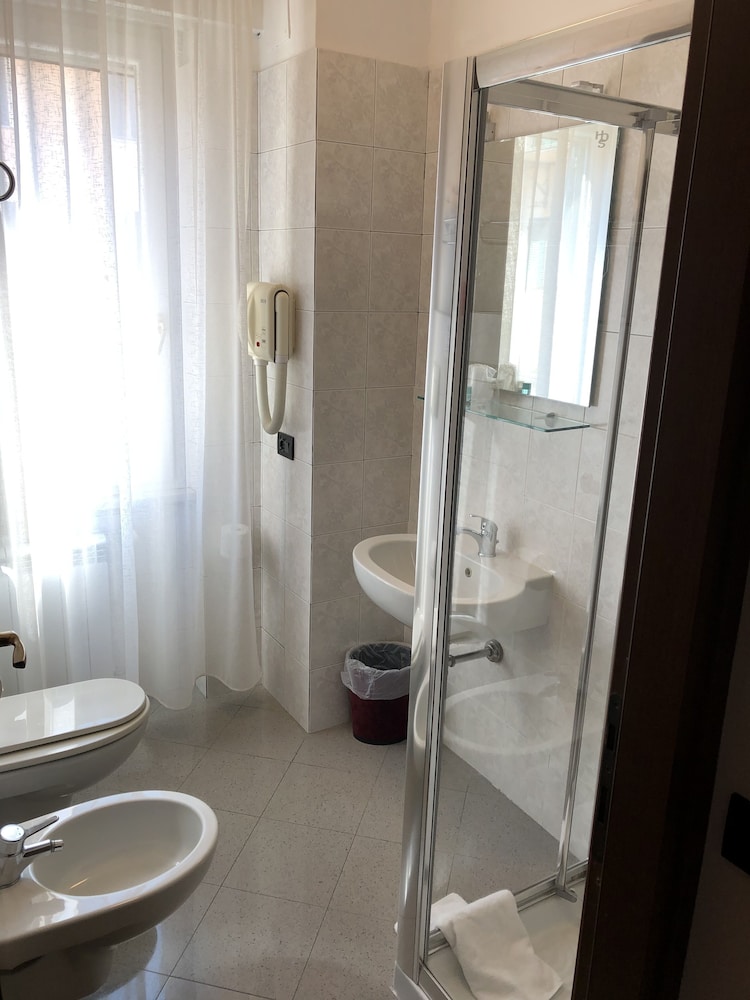 Hotel Di Stefano — Hotel rooms in Pisa, Tuscany