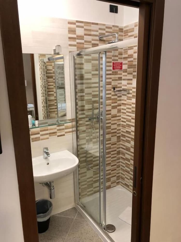 Hotel Di Stefano — Hotel rooms in Pisa, Tuscany