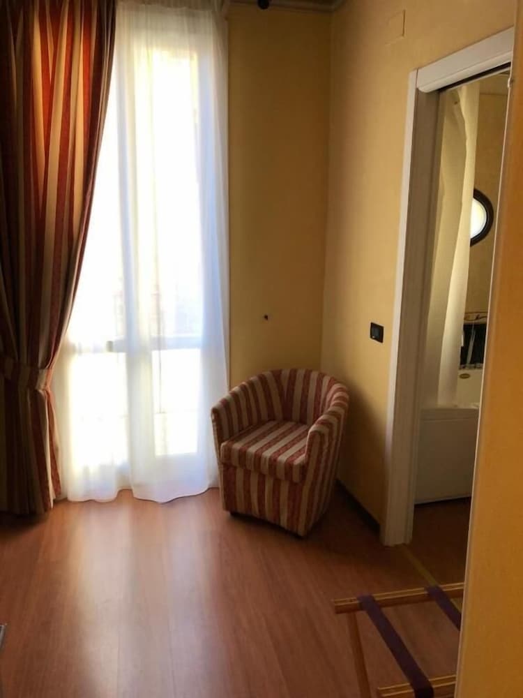 Hotel Di Stefano — Hotel rooms in Pisa, Tuscany
