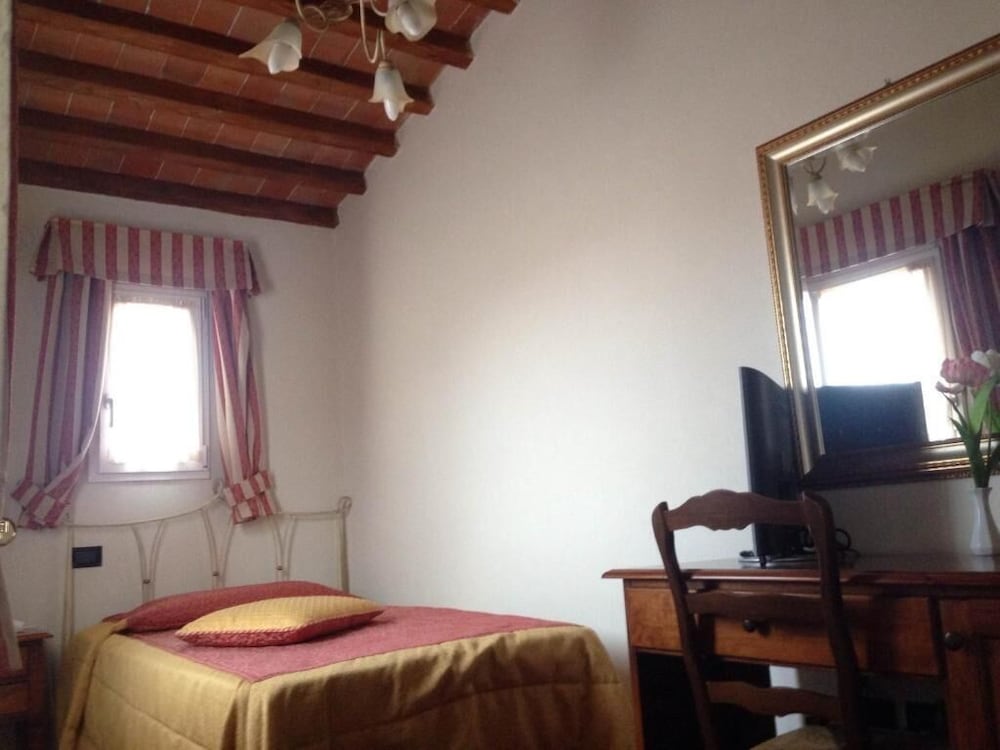 Hotel Di Stefano — Hotel rooms in Pisa, Tuscany