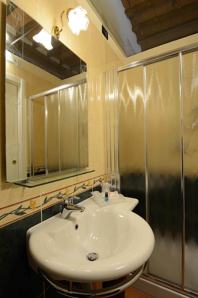 Hotel Di Stefano — Hotel rooms in Pisa, Tuscany