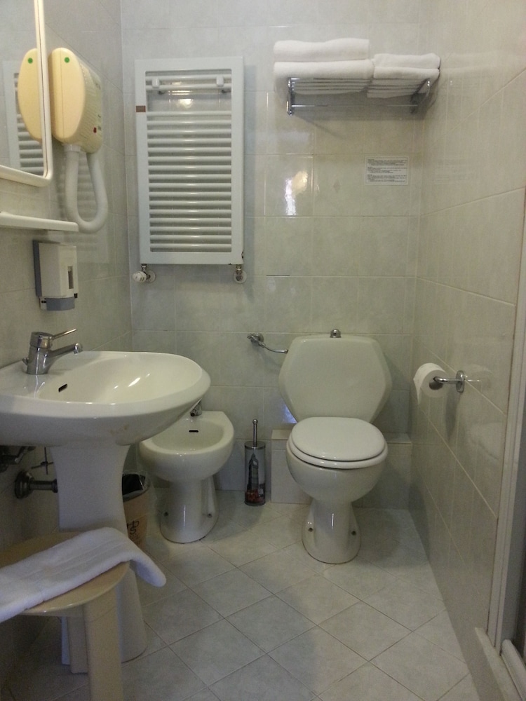 Hotel Di Stefano — Hotel rooms in Pisa, Tuscany