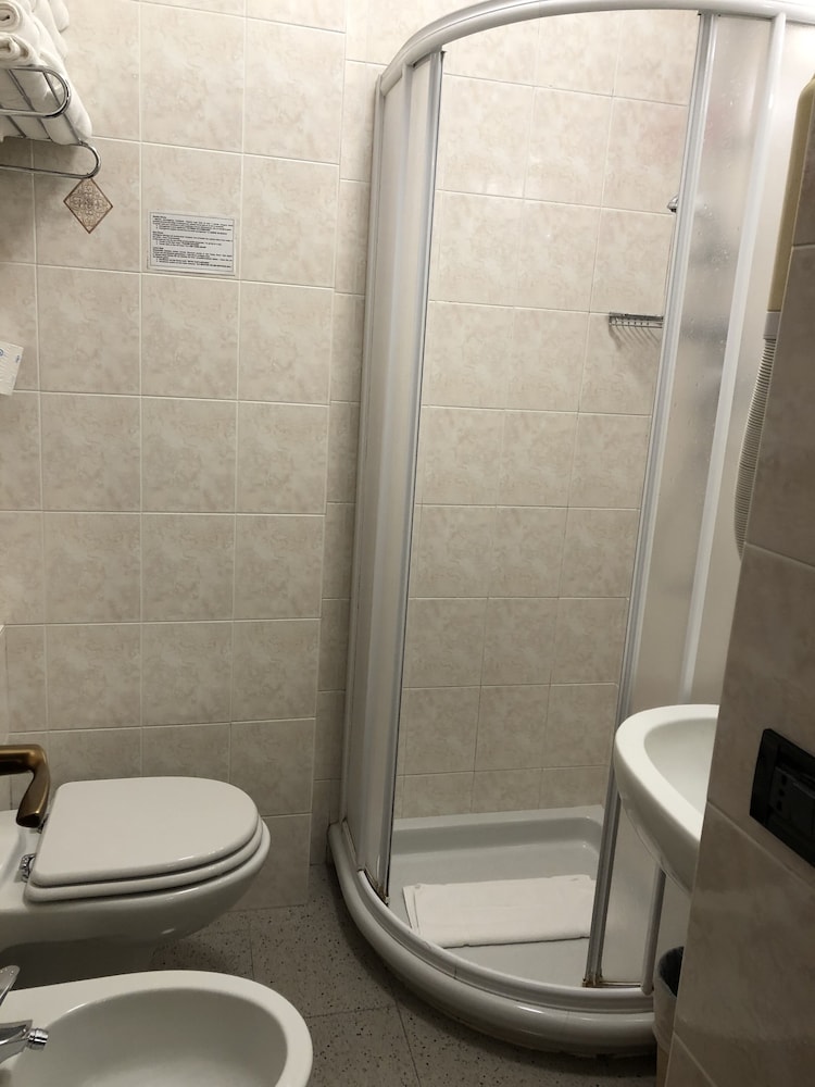 Hotel Di Stefano — Hotel rooms in Pisa, Tuscany