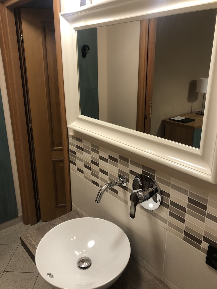 Hotel Di Stefano — Hotel rooms in Pisa, Tuscany