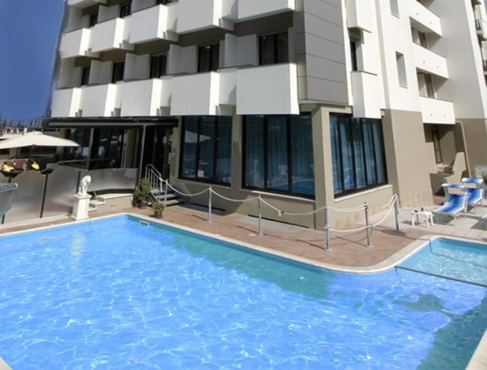 Hotel Du Soleil - zdjęcie 3