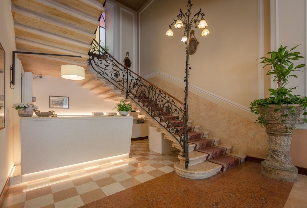 Hotel Excelsior Splendide — Hotel building in Bellagio, Lombardy