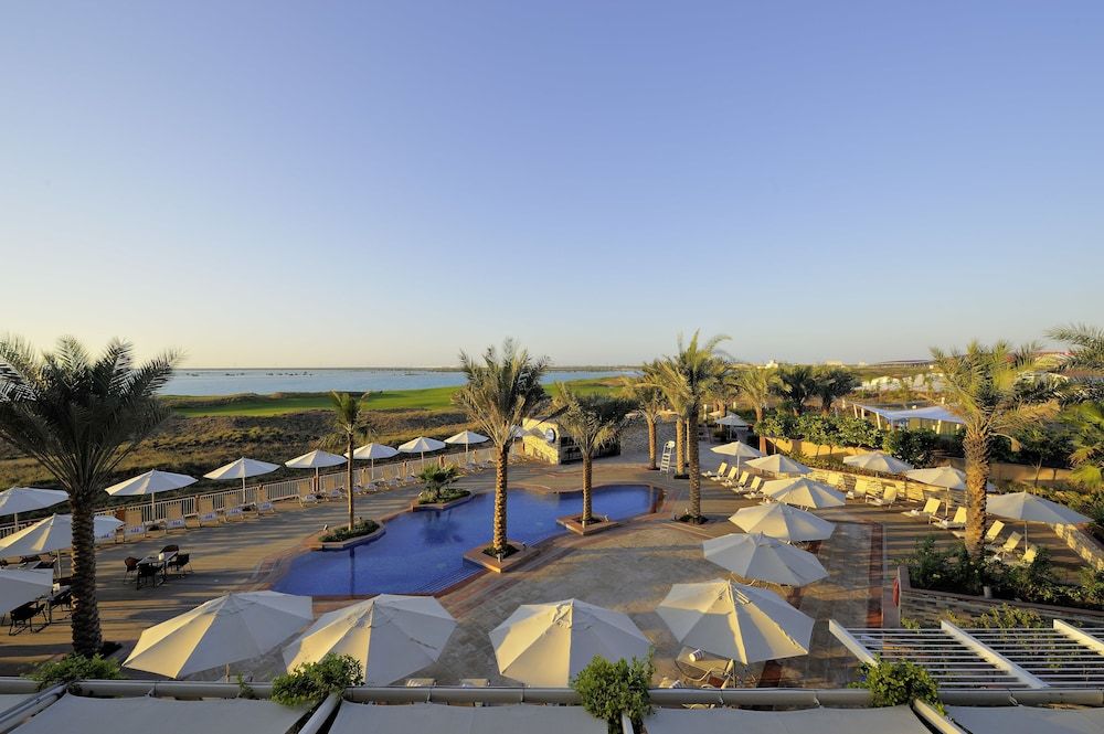 Yas Plaza Bay