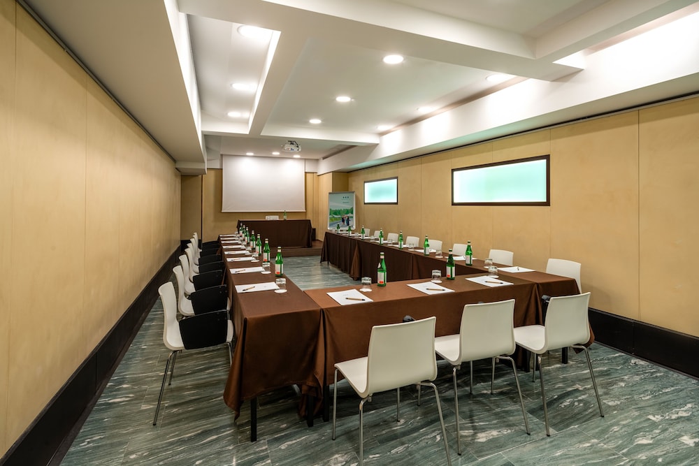 UNA Hotels Galles Milano — Hotel building in Milan, Lombardy