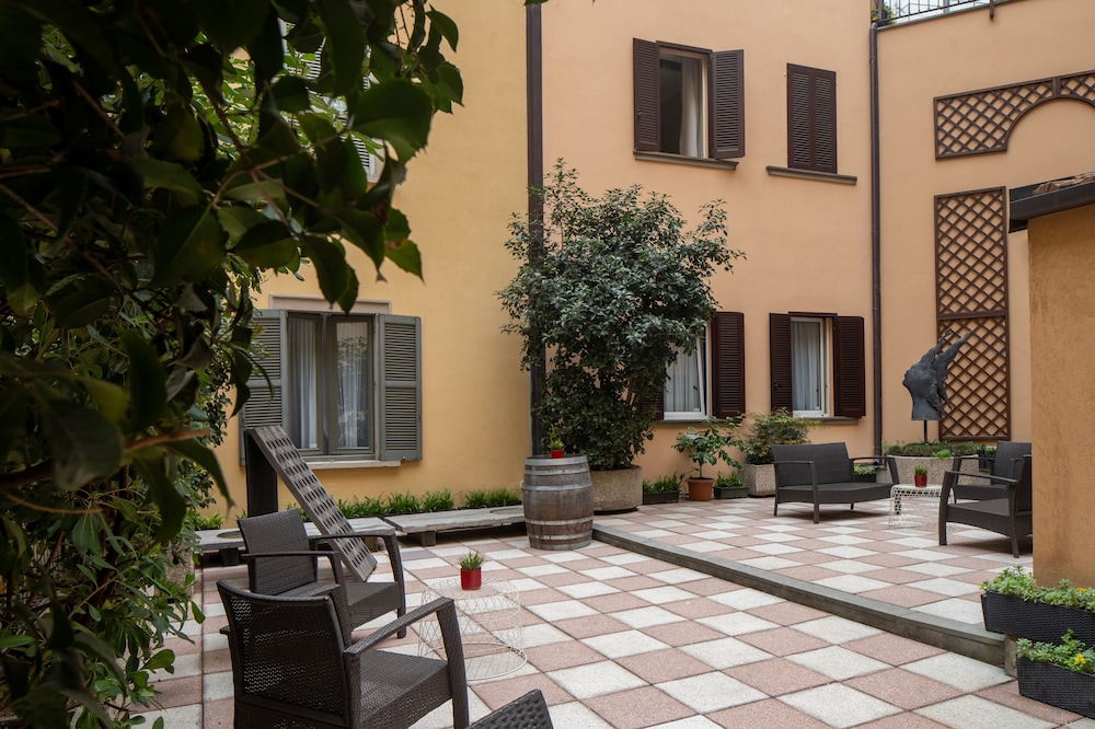 UNA Hotels Galles Milano — Hotel building in Milan, Lombardy