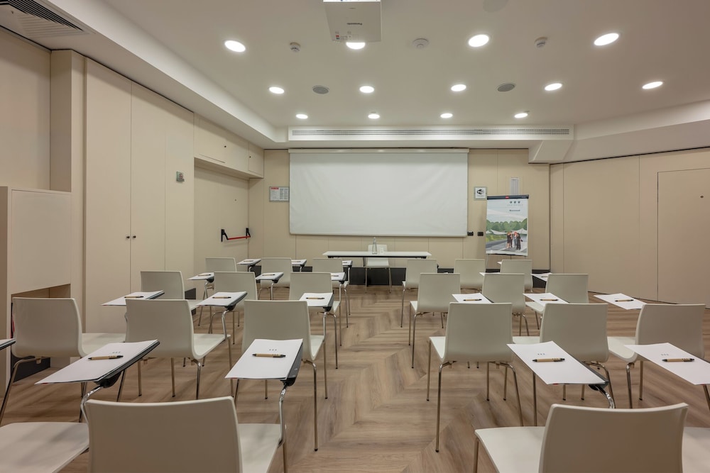 UNA Hotels Galles Milano — Hotel building in Milan, Lombardy