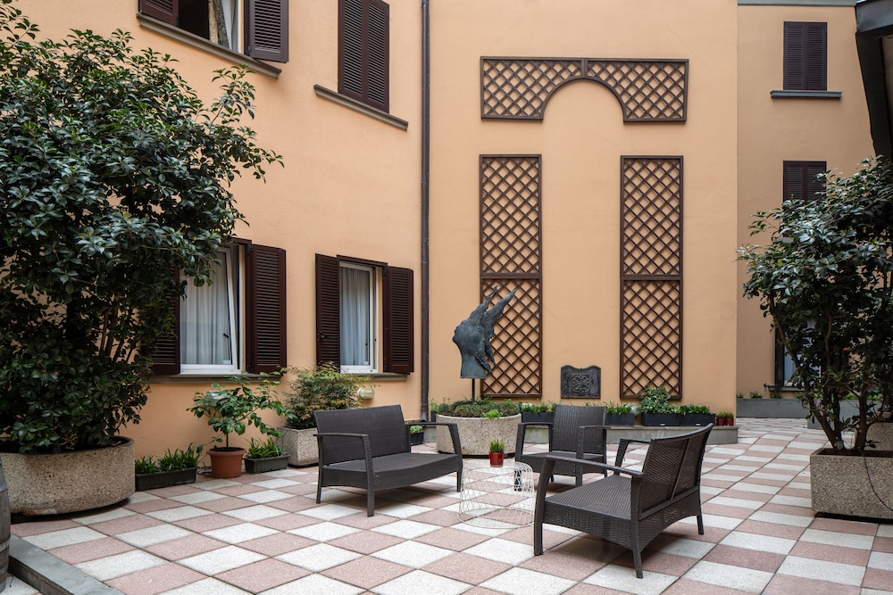 UNA Hotels Galles Milano — Hotel building in Milan, Lombardy