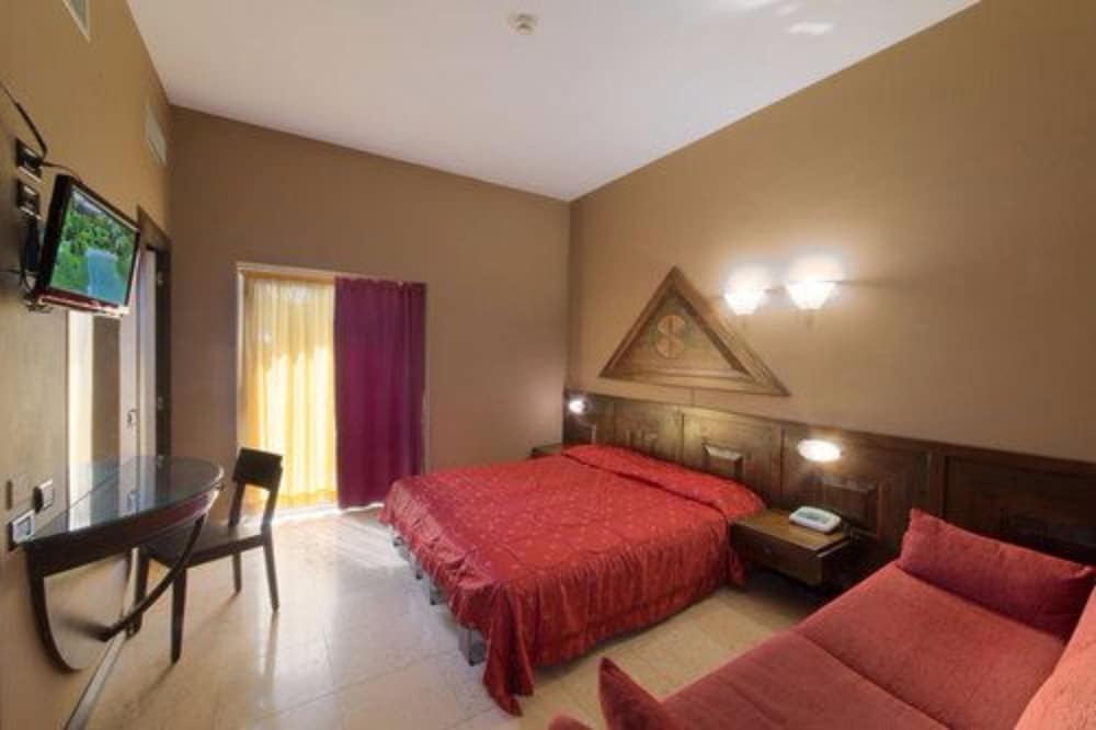 Hotel La Paul — Hotel rooms in Sirmione, Lombardy