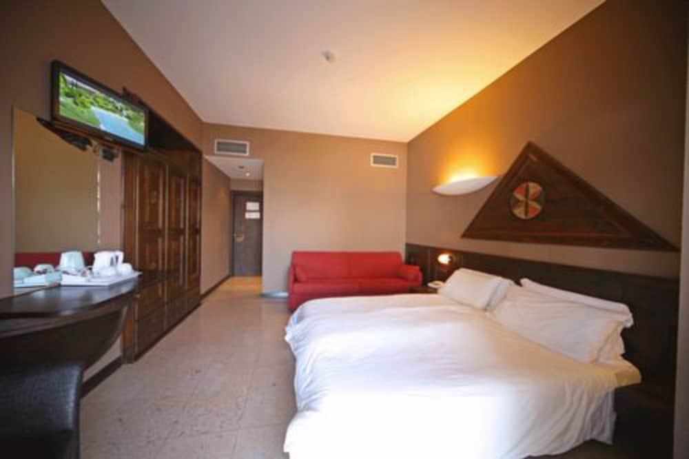 Hotel La Paul — Hotel rooms in Sirmione, Lombardy