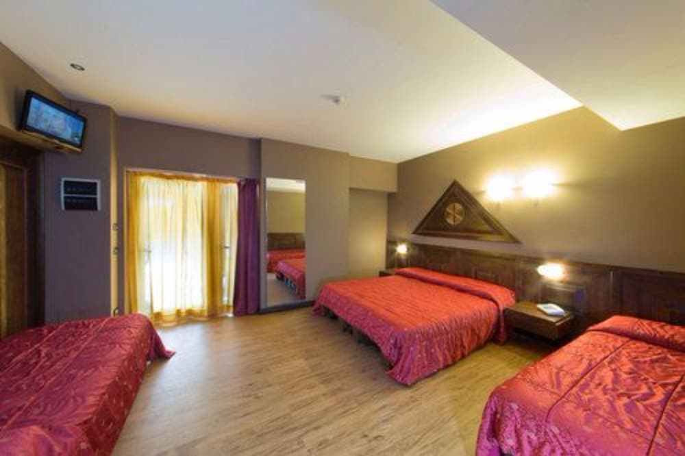 Hotel La Paul — Hotel rooms in Sirmione, Lombardy