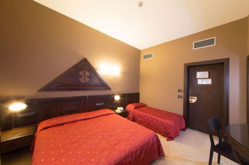 Hotel La Paul — Hotel rooms in Sirmione, Lombardy